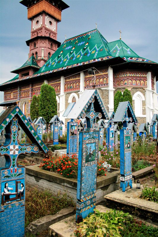 Iglesia ortodoxa cementerio alegre de Spanta