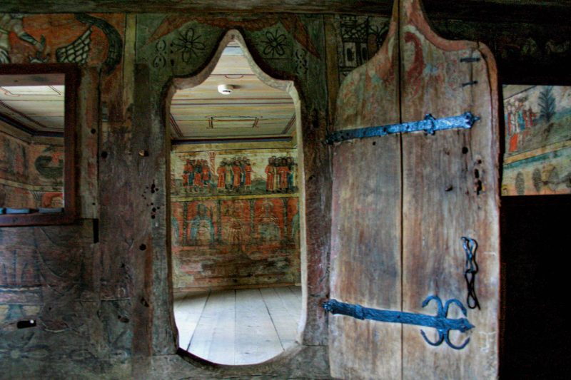 Interior de la Iglesia de Rogoz