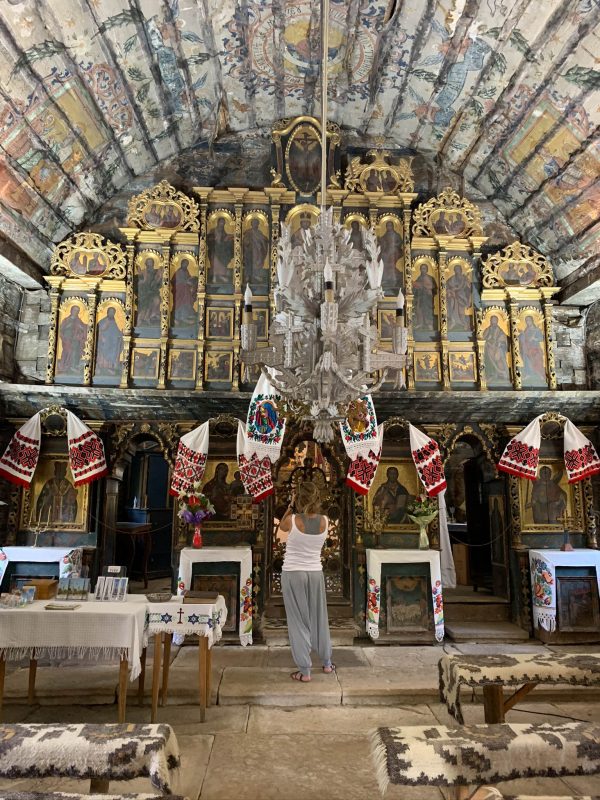 Interior Iglesia Surdesti