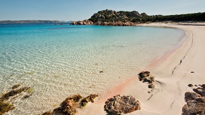 La playa rosa en Budelli, archipielago de la Maddalena