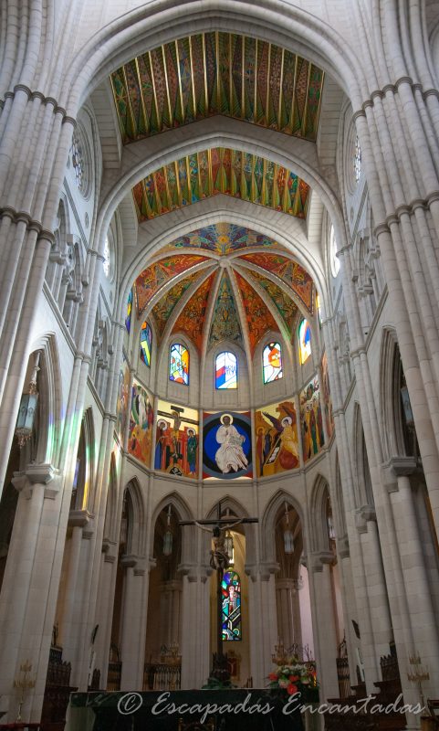 Interior catedral de la Almudena