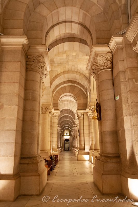 Cripta en la catedral de la Almudena