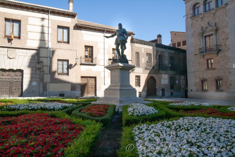 Estatua de Alvaro de Bazan, Plaza de la Villa