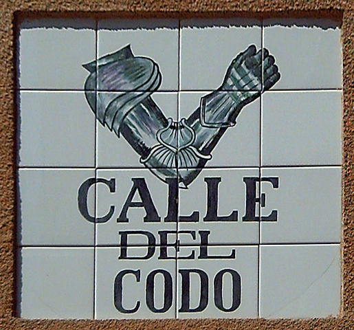 Calle del codo en Madrid