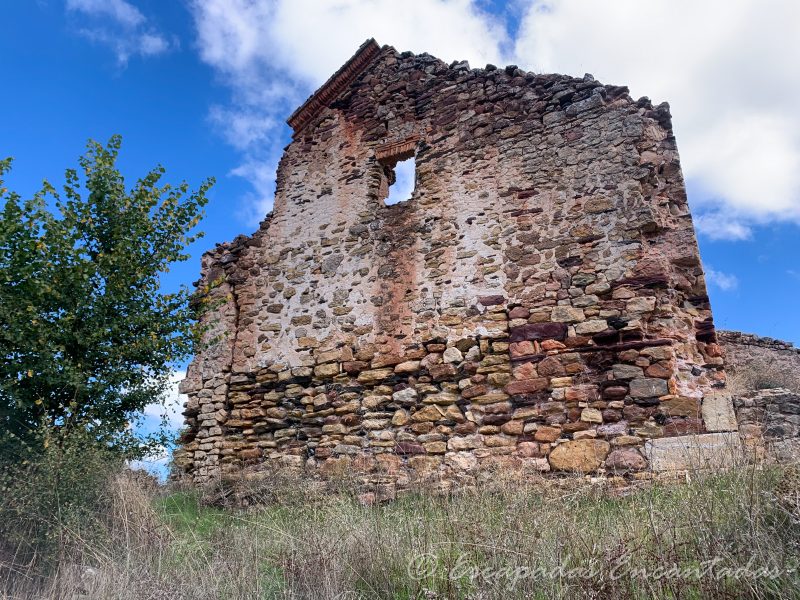 Iglesia de Sacedoncillo pueblo abandonado