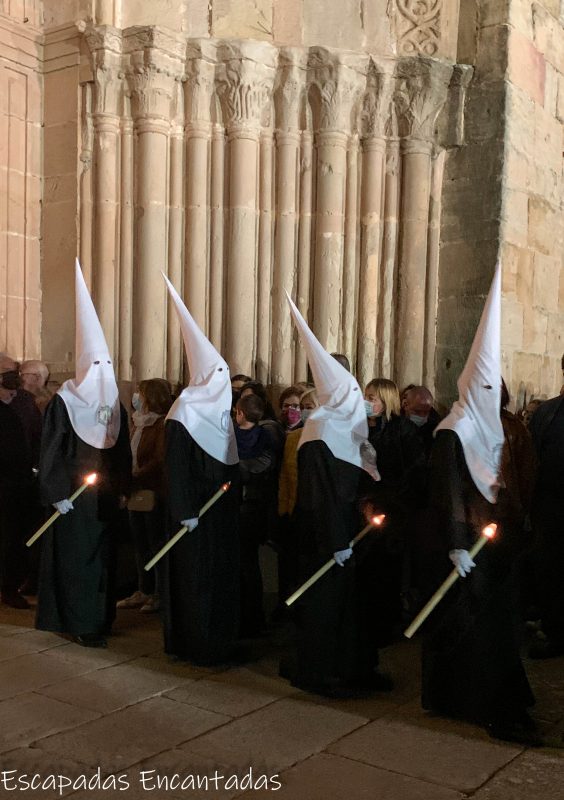 Capuchones en la Procesión de los armaos