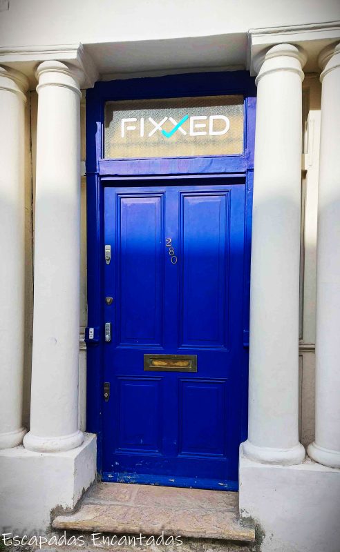 Puerta azul en Notting Hill