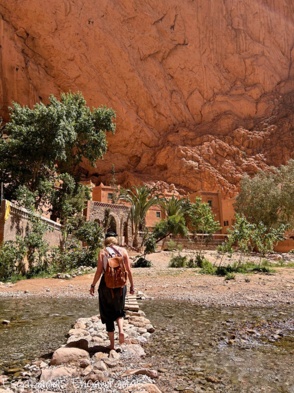 Cruzando el río Todra