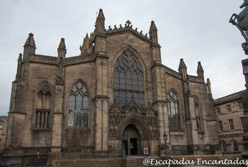 Puerta principal Saint Giles