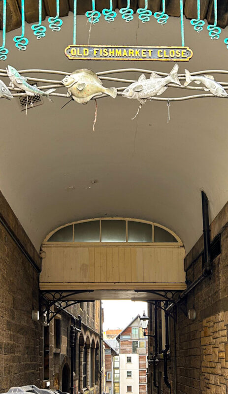 Old fishmarket Close